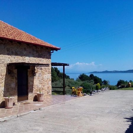Stonehouse & Casa Al Sole E Al Mare Villa Nea Roda Dış mekan fotoğraf