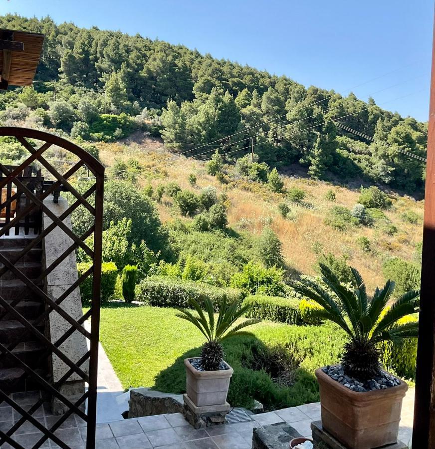 Stonehouse & Casa Al Sole E Al Mare Villa Nea Roda Dış mekan fotoğraf