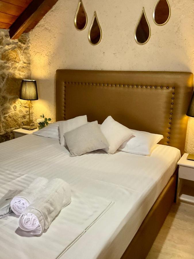 Stonehouse & Casa Al Sole E Al Mare Villa Nea Roda Dış mekan fotoğraf