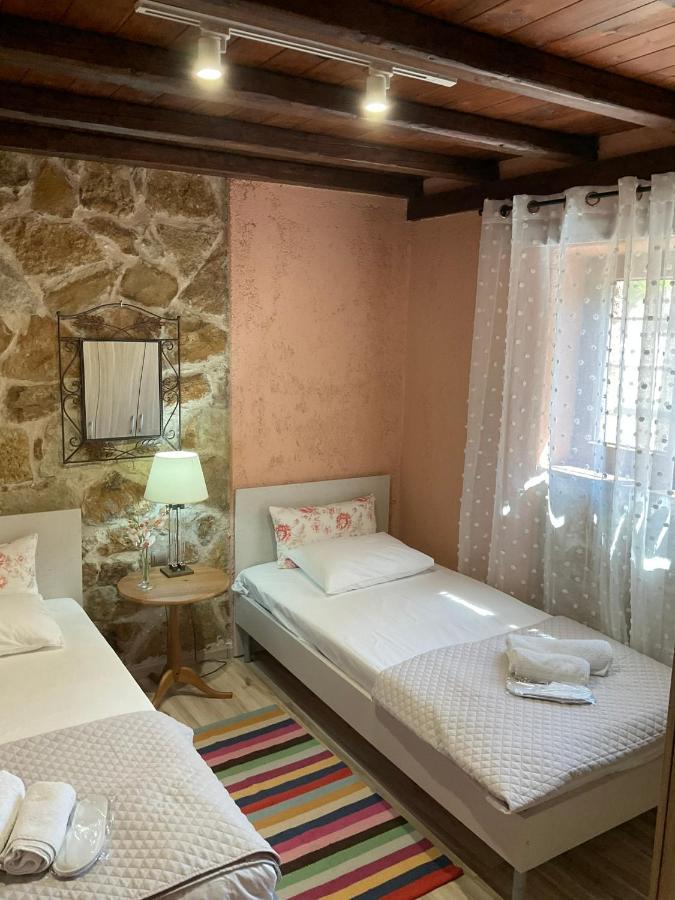Stonehouse & Casa Al Sole E Al Mare Villa Nea Roda Dış mekan fotoğraf