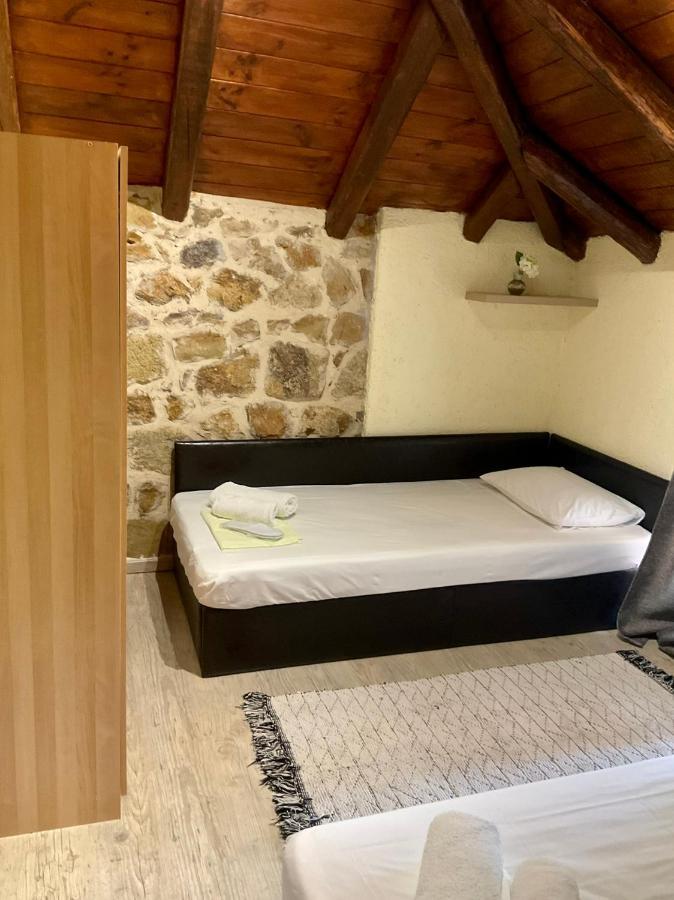 Stonehouse & Casa Al Sole E Al Mare Villa Nea Roda Dış mekan fotoğraf
