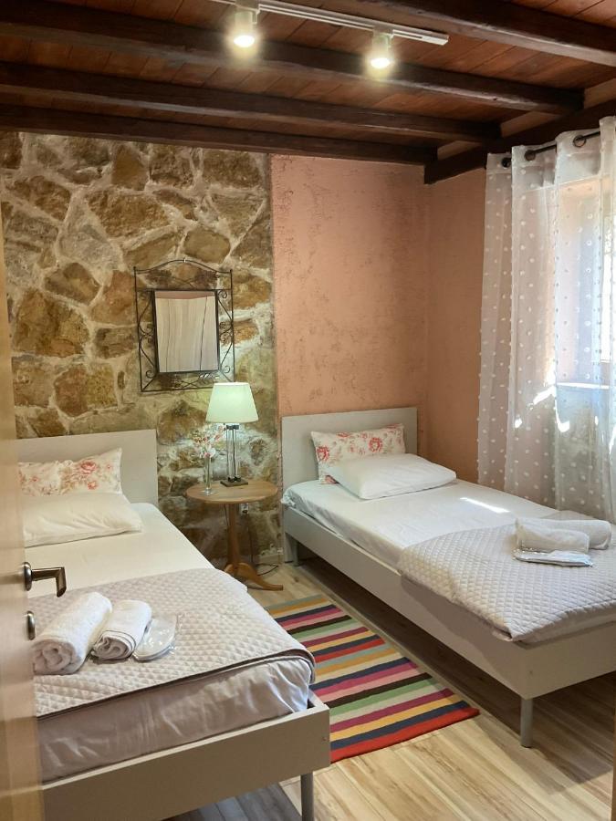 Stonehouse & Casa Al Sole E Al Mare Villa Nea Roda Dış mekan fotoğraf