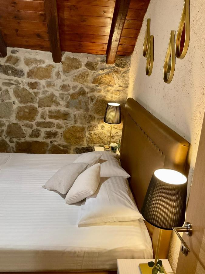 Stonehouse & Casa Al Sole E Al Mare Villa Nea Roda Dış mekan fotoğraf