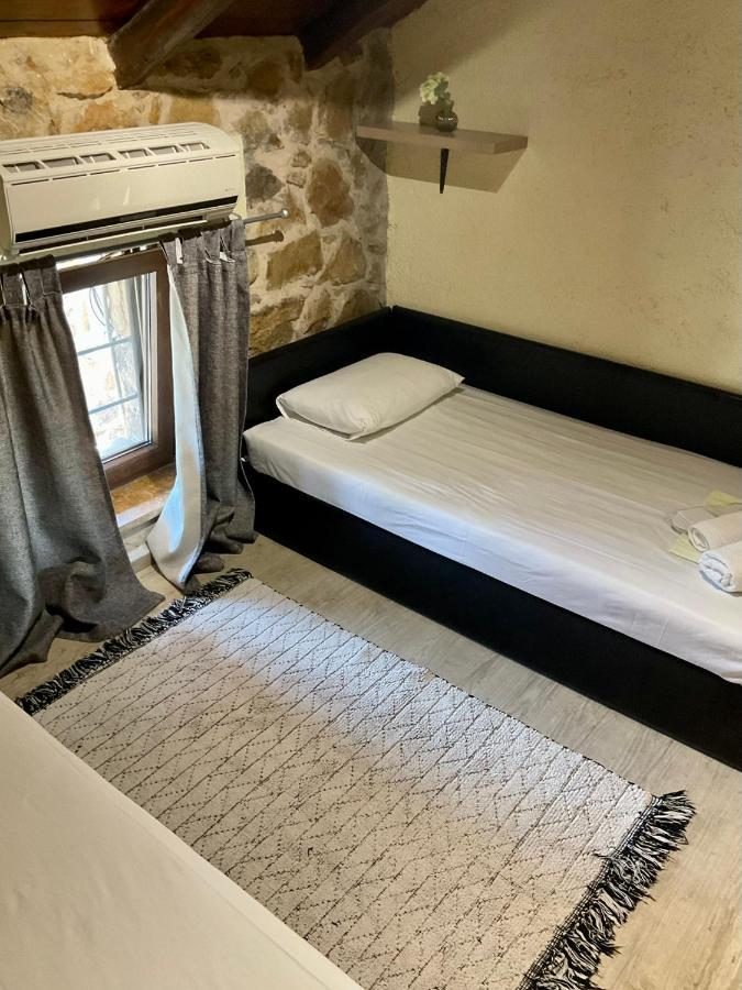 Stonehouse & Casa Al Sole E Al Mare Villa Nea Roda Dış mekan fotoğraf