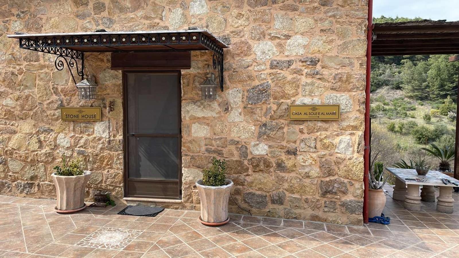 Stonehouse & Casa Al Sole E Al Mare Villa Nea Roda Dış mekan fotoğraf