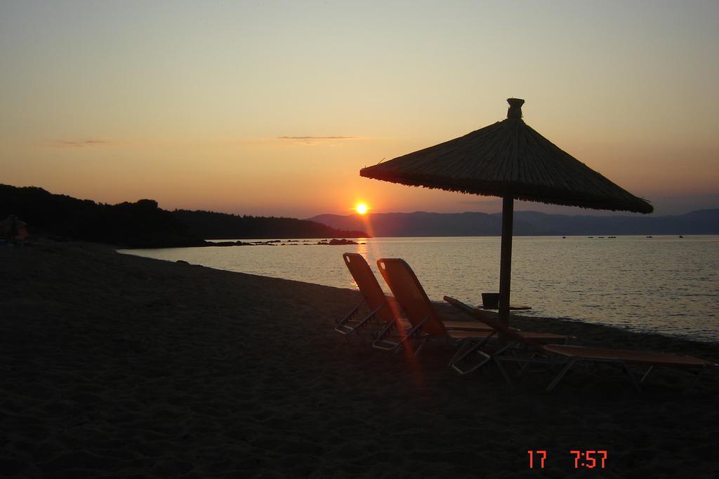 Stonehouse & Casa Al Sole E Al Mare Villa Nea Roda Dış mekan fotoğraf